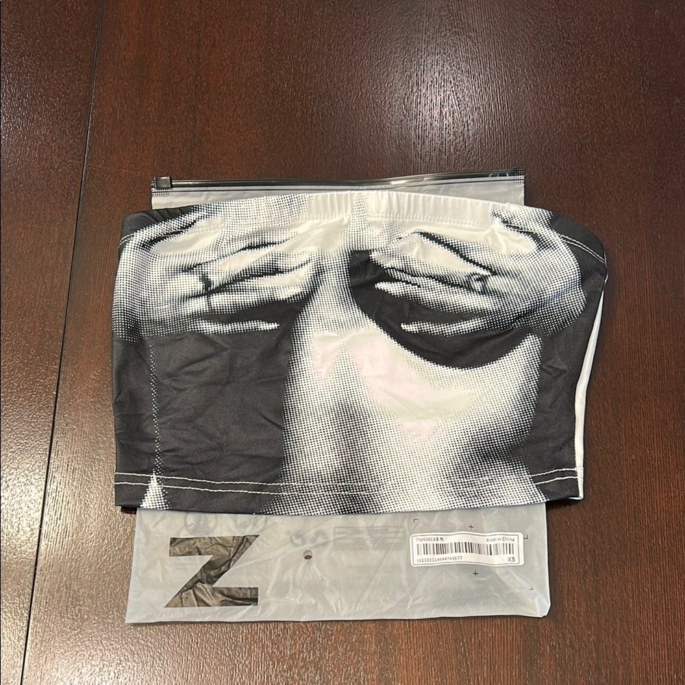 SHEIN Black and White Graphic Tube Top
